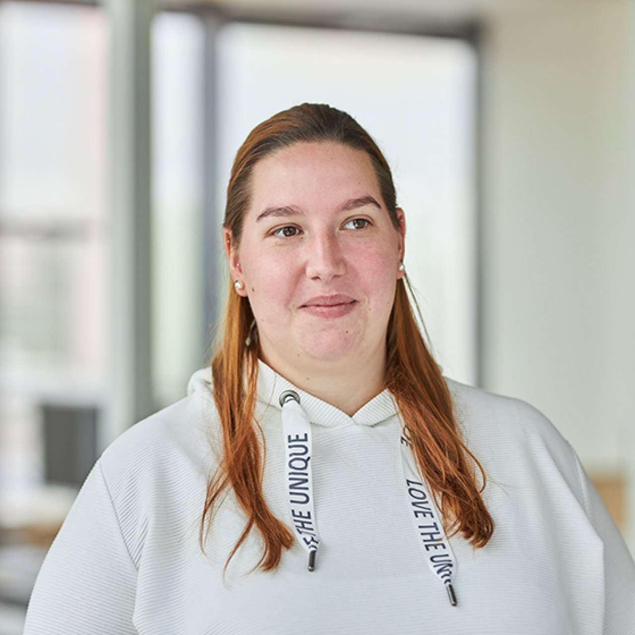 Portrait von Knauber Mitarbeiterin Laura Rondorf.