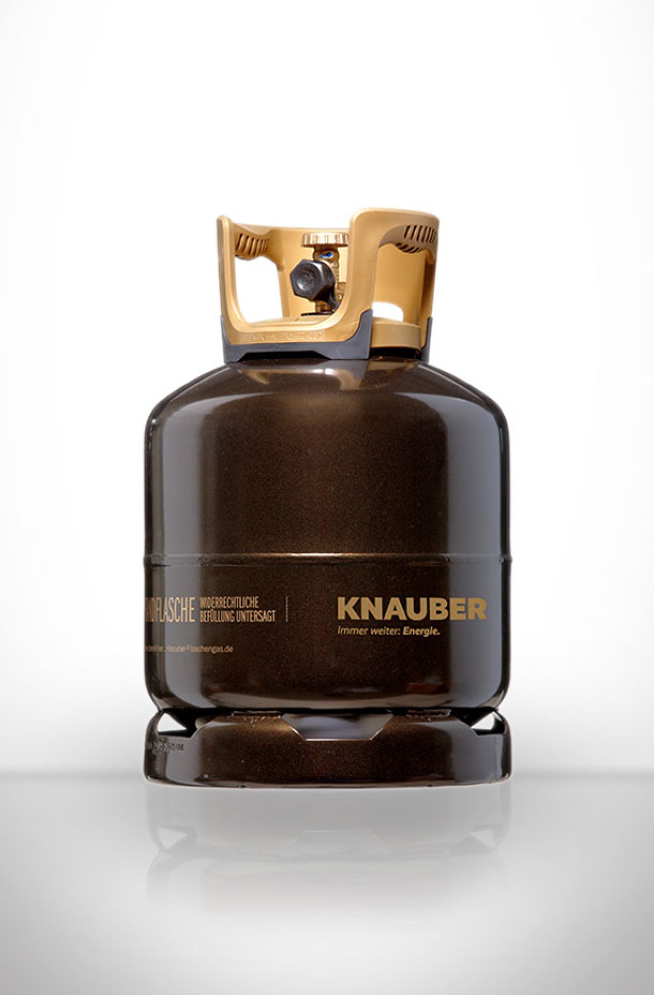 Braune Knauber Gasflasche mit goldfarbenem Ventil und Aufschrift 'Knauber Immer weiter Energie'.