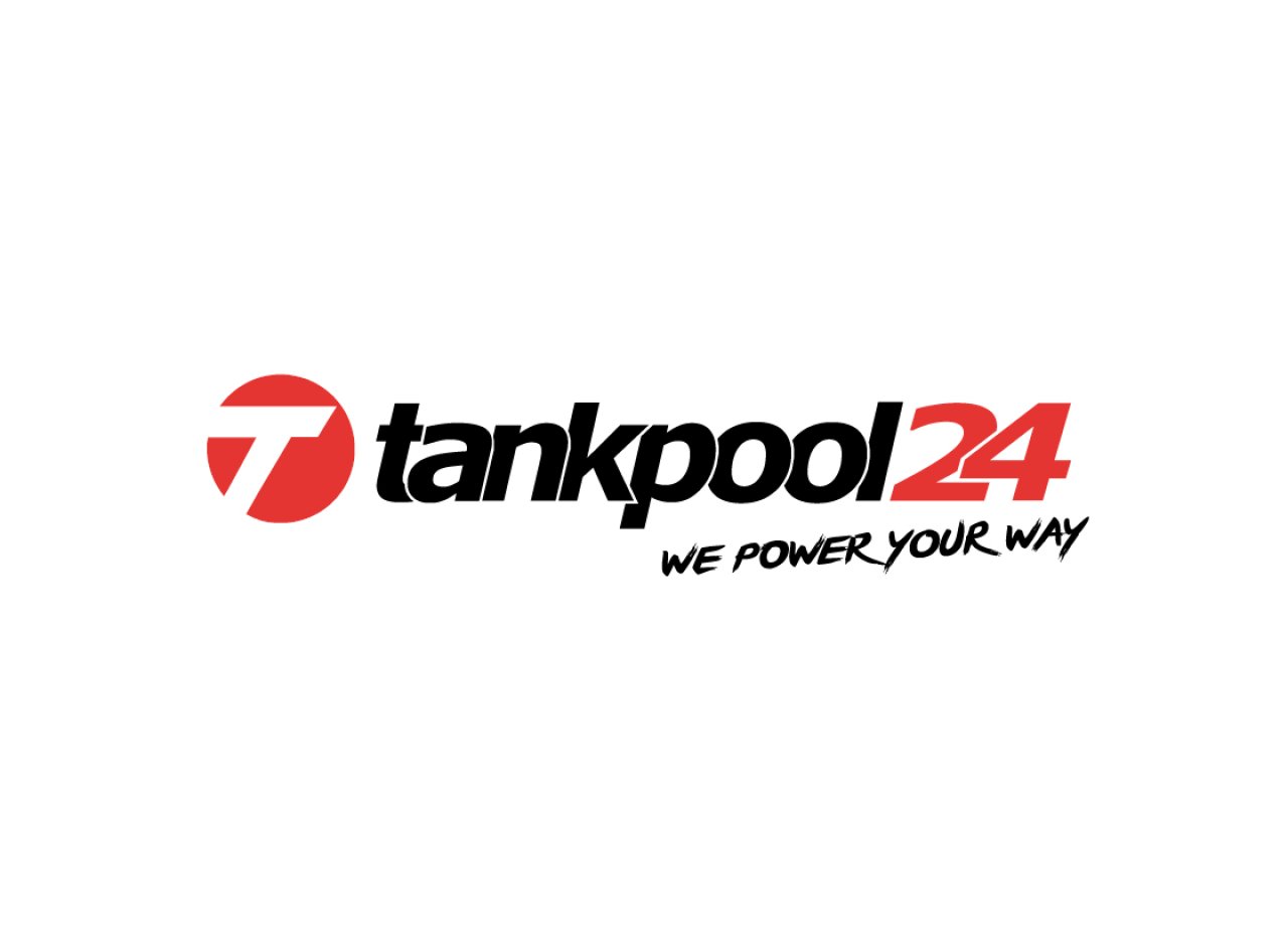 Logo von tankpool24 mit rotem Kreis und weißem T, Schriftzug 'tankpool24' in Schwarz und Rot, darunter Slogan 'we power your way'.